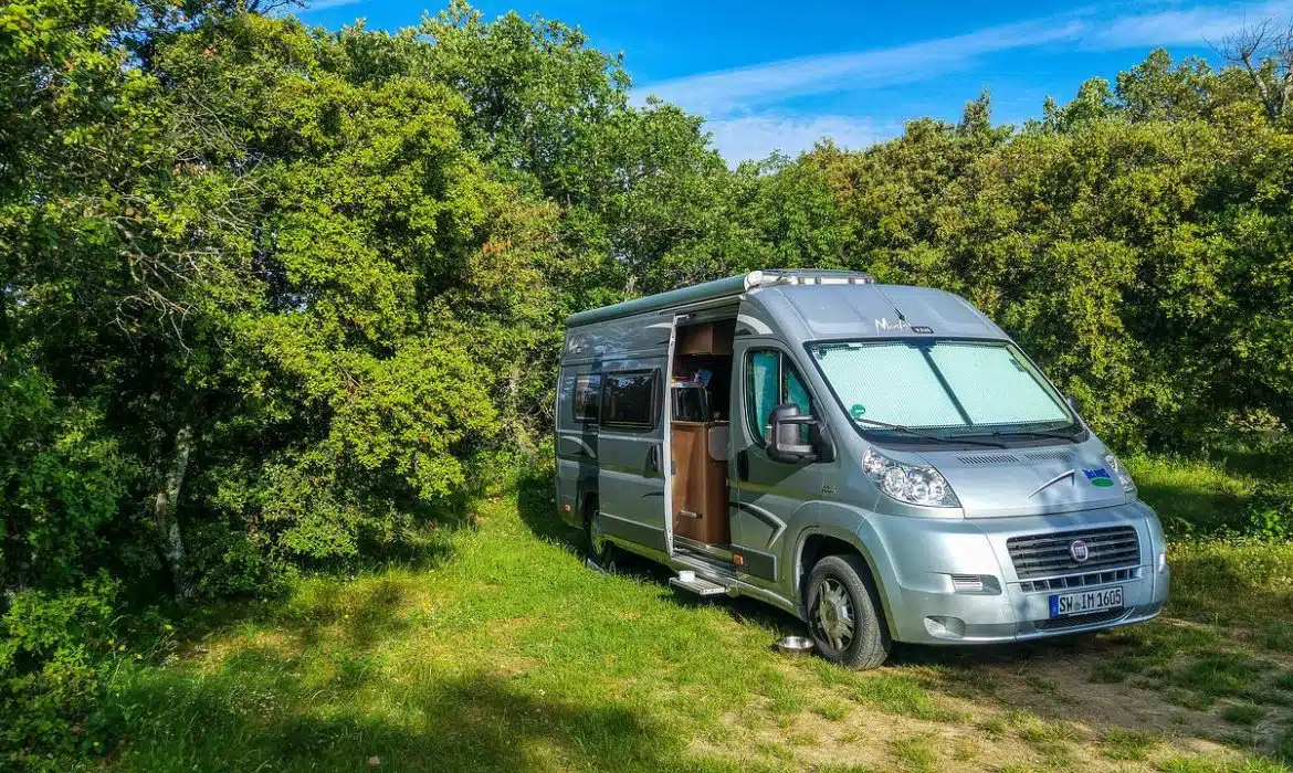 Housse de camping-car et plusieurs autres choses qui peuvent être particulièrement utiles lors d’un voyage en camping-car