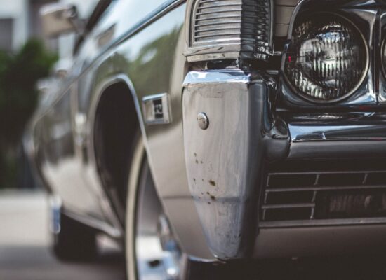 pare choc d'une voiture ancienne