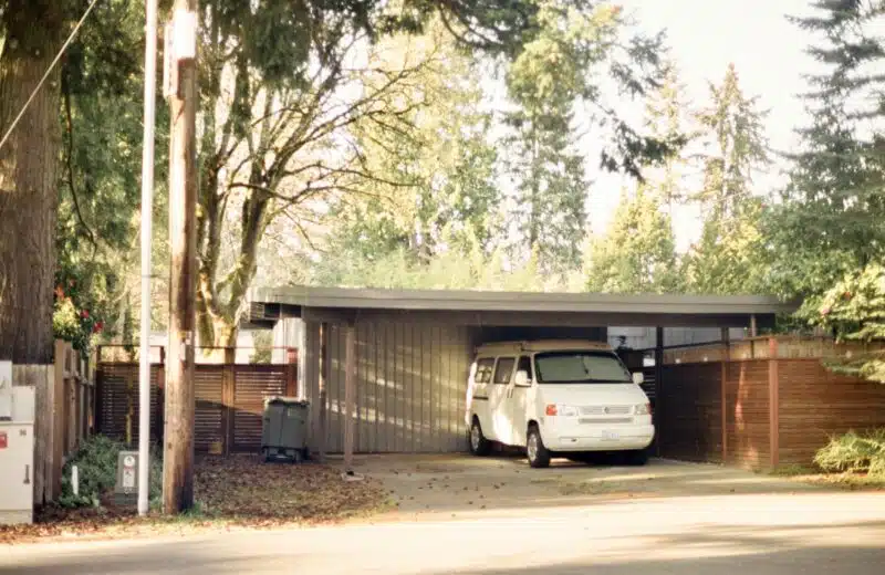 Protéger sa voiture des intempéries : l’importance d’un carport en aluminium de qualité