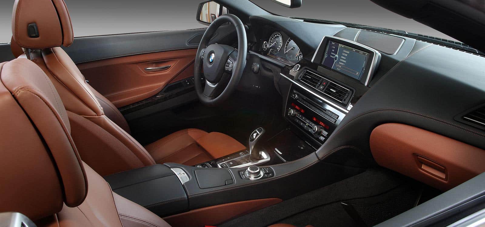 Vue de l'intérieur d'une voiture