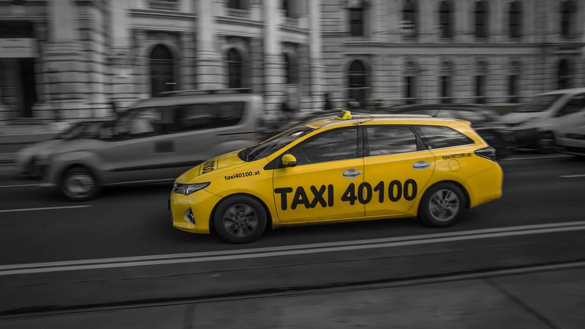 Самое маленькое такси. Беспилотное такси в СПБ. Такси на вокзал. Такси дом 4