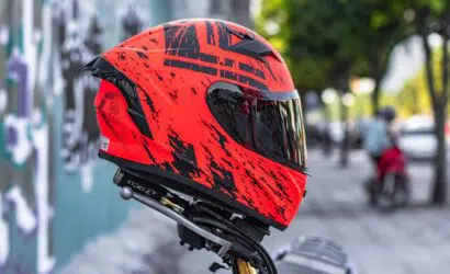 Les Stickers pour casque moto : une obligation !