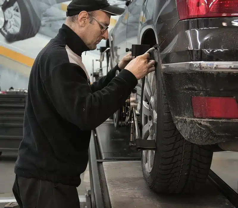 Voyage en voiture : les entretiens et vérifications conseillés avant le départ