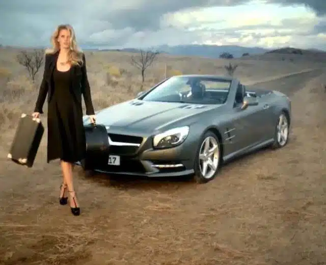 La Mercedes SL 2013 et Lara Stone