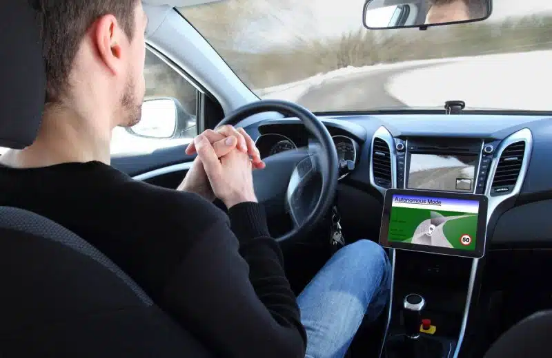 Quels sont les avantages et les risques de la voiture autonome ?