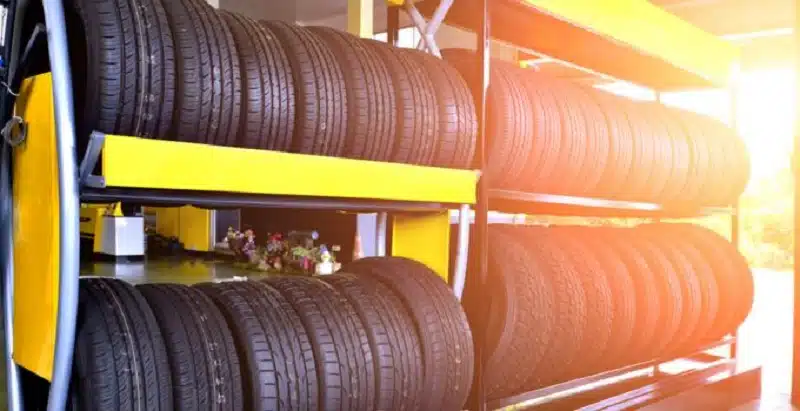 Qui fabrique la marque de pneus Sebring ?
