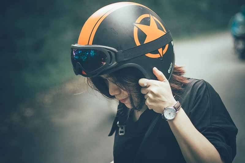 bien choisir votre casque moto pour femme