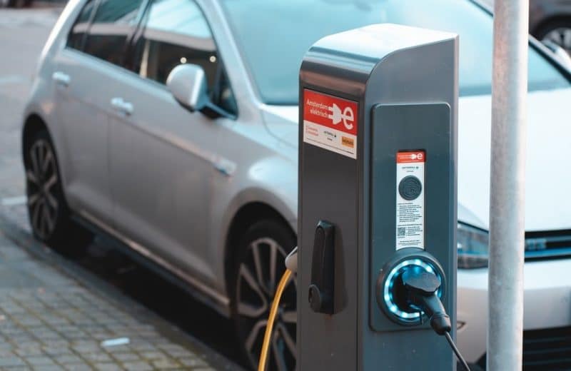 Comment trouver un stationnement avec borne de recharge pour véhicule électrique ?
