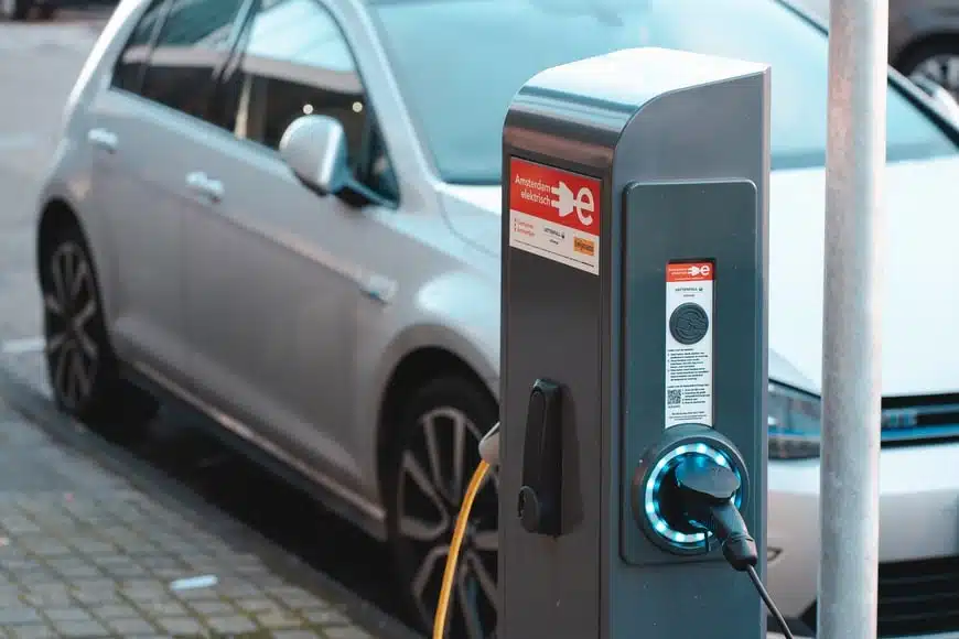 Comment trouver un stationnement avec borne de recharge pour véhicule électrique ?