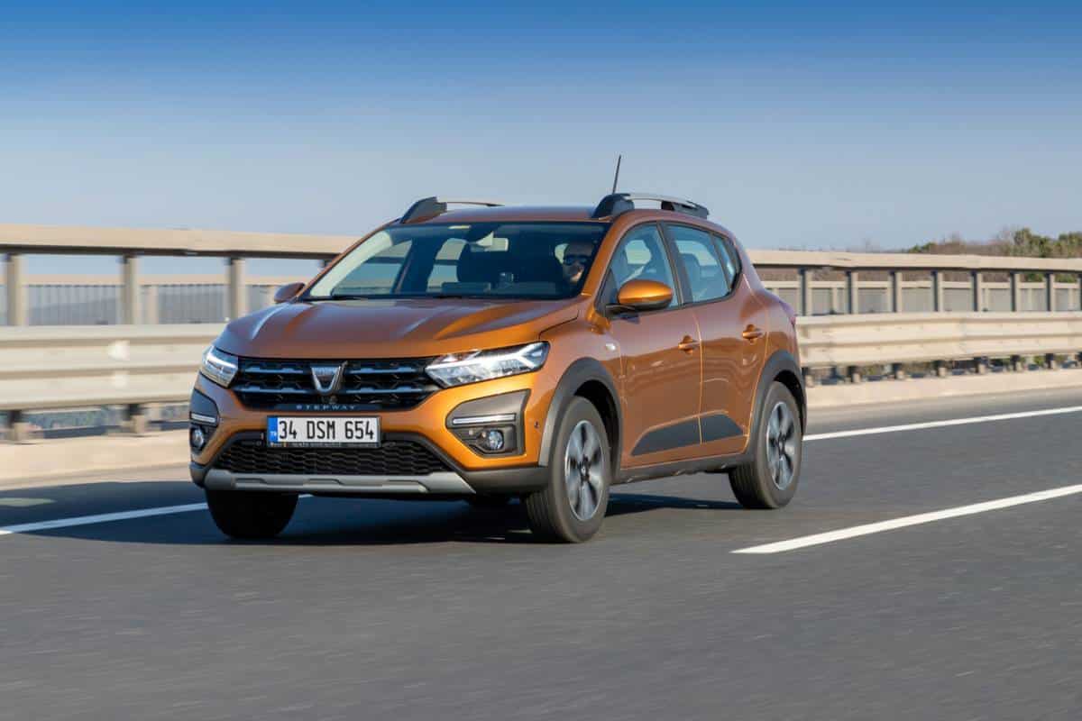 Voiture citadine : faut-il choisir Renault ou Dacia ?