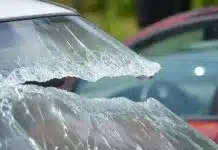 Remplacer un pare-brise cassé : les démarches à suivre sans stress