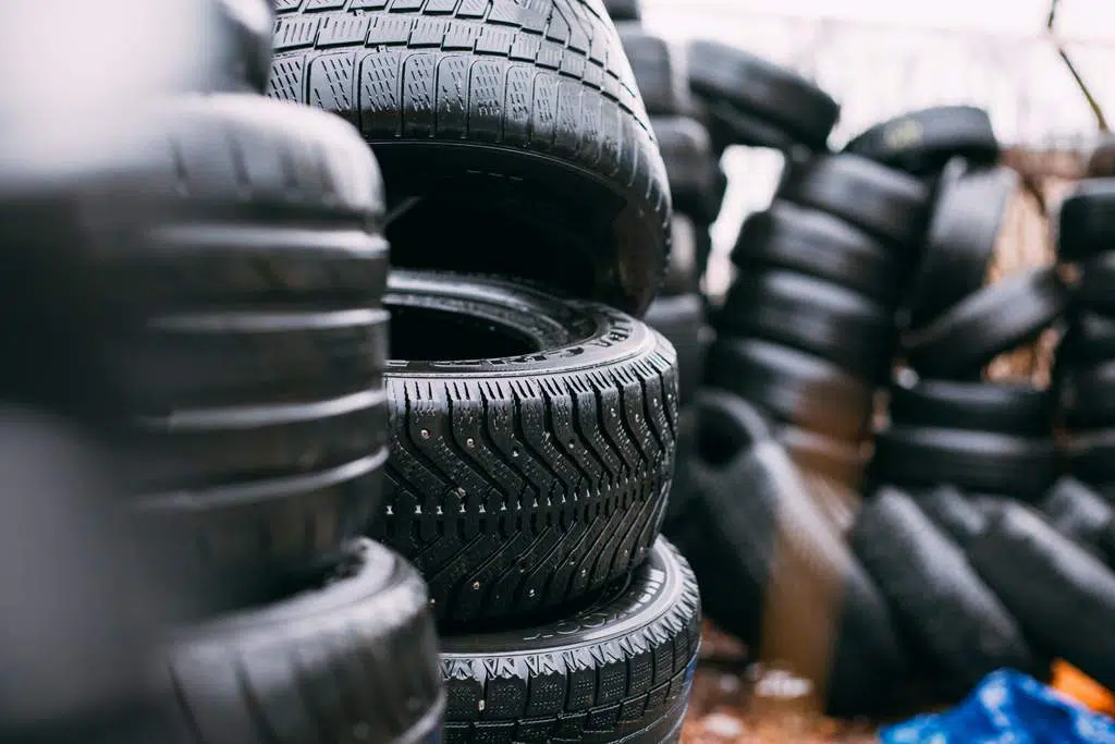 fabrique la marque de pneus Sebring
