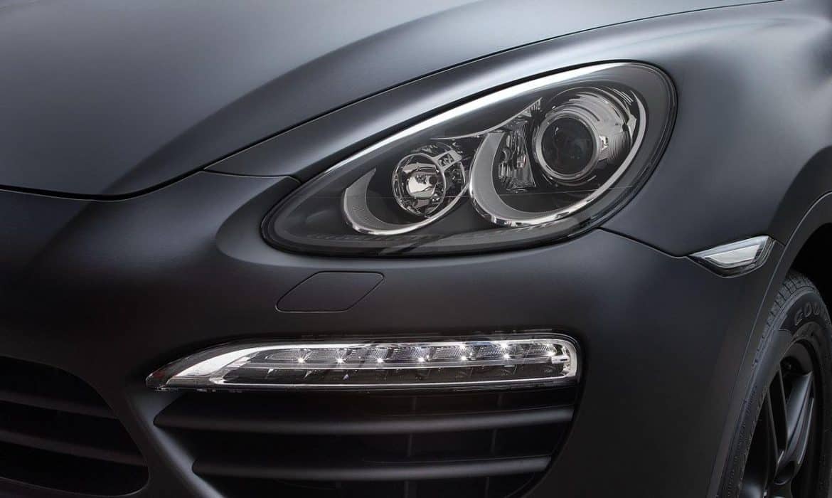 Protéger et changer le look de vos feux et phare de voiture avec les films pour Covering