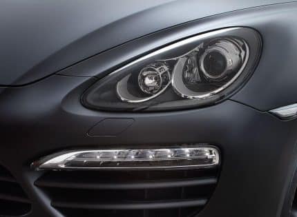 Protéger et changer le look de vos feux et phare de voiture avec les films pour Covering
