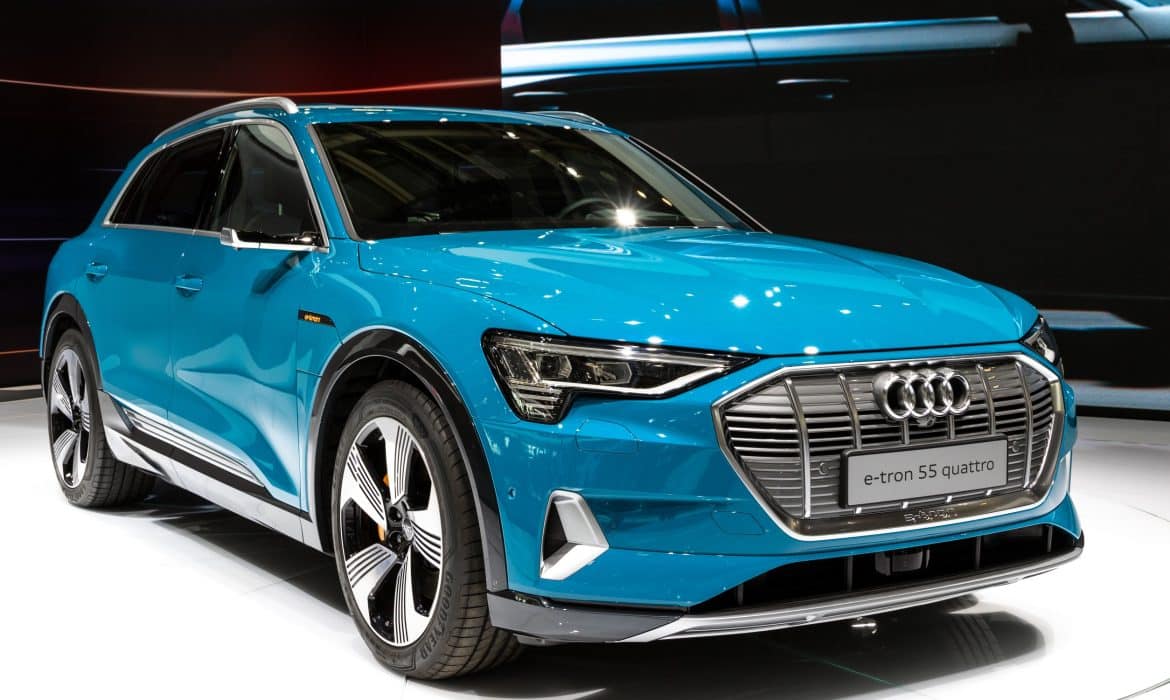 Les modèles de voiture sympas et futuristes de marque Audi et BMW